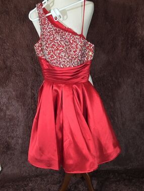 ASHLEY Lauren Red One-Shoulder Beaded Satin Formal Dress Size 2
